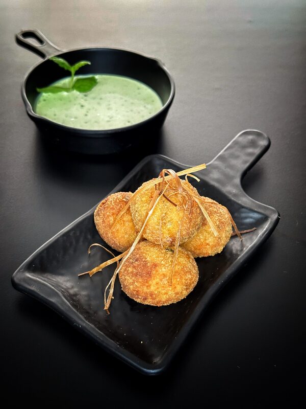 Bolinhas de frango c/ queijo – 32 uni